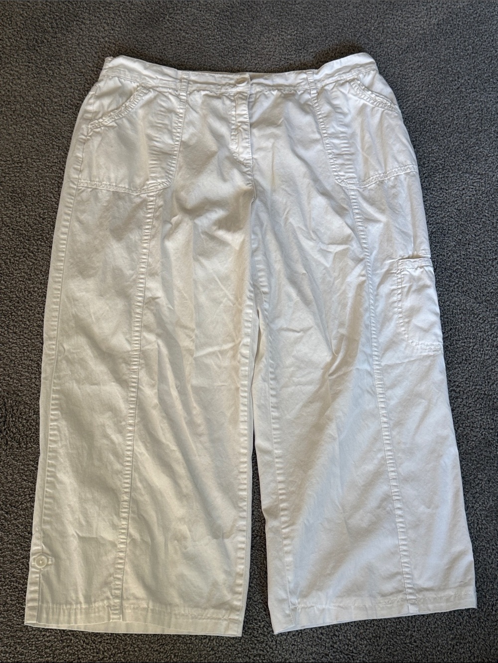 Karen Scott White Cargo Wide-Leg Crop Pants. Button Accent @ Ankles. Size 12